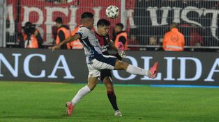 Saúl Salcedo debutó la fecha pasada con la camiseta de Newells. Cumplió y seguirá siendo titular.