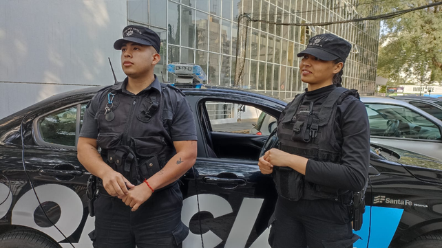 Los agentes del Comando Radioeléctrico Brisa Báez y Neri Pereyra