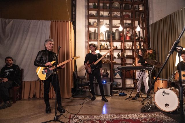 Solidaridad: León Gieco y artistas santafesinos reversionaron el clásico tema Amor y soledad