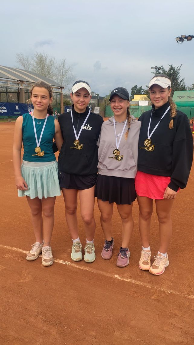 Regional de menores: Luz Villarruel, Sara Schwank, Nayla Paulochenka y Delfina Marshall.