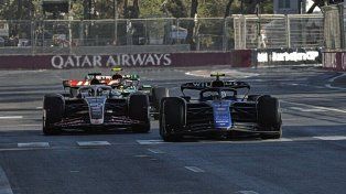 En un momento de la carrera Colapinto soportó a Bearman y Hamilton sobre el final.