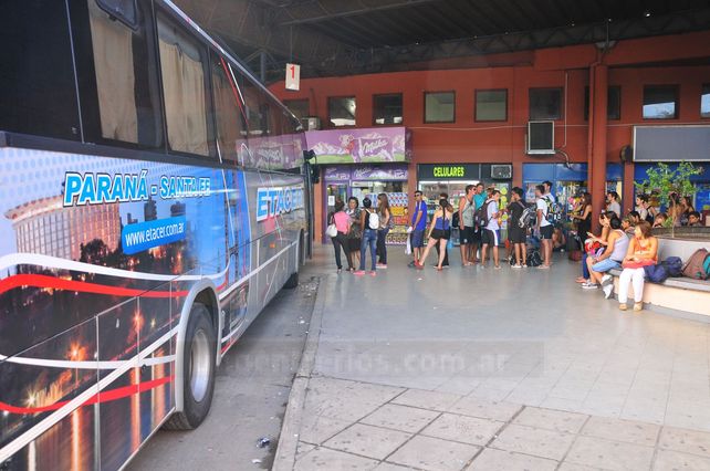Etacer aumentó el precio del pasaje de colectivos entre Paraná–Santa Fe.