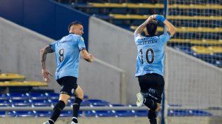 El 10 de Belgrano, Lucas Zelarayán, celebra el segundo gol celeste en el Gigante.&nbsp;