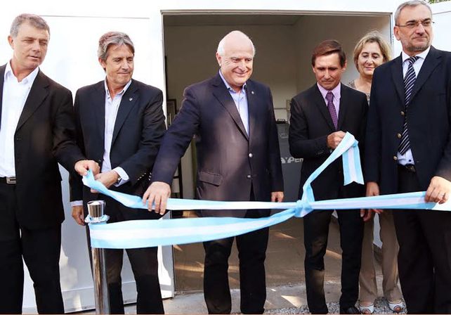 Inauguración. El gobernador presidió el acto