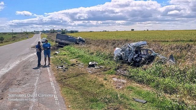 Impresionante choque, dejó a un conductor con una fractura de tobillo