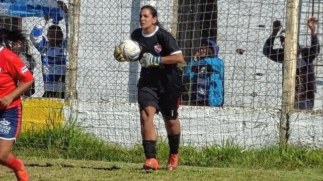 Arquera de fútbol se aleja del deporte por discriminación