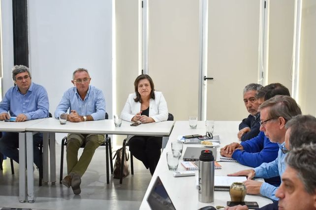 Bahillo se reunió en Rosario con ministros de la Región Centro para analizar la asistencia financiera.