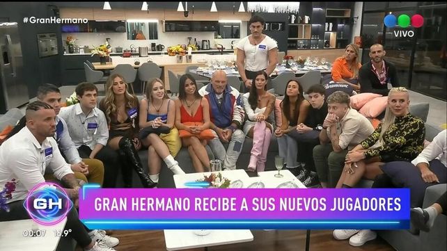 TV 2022: la televisión se subió al auto fantástico de Volver al futuro