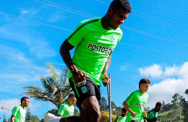 Yeiler G&oacute;ez llega desde Nacional de Medell&iacute;n a Col&oacute;n.