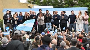 Bullrich, flanqueada por Chumpitaz, Enrico, Scaglia, Cunha, Larreta, Lousteau, Pullaro, Núñez, Chiarella, Angelini y Losada, entre otros.