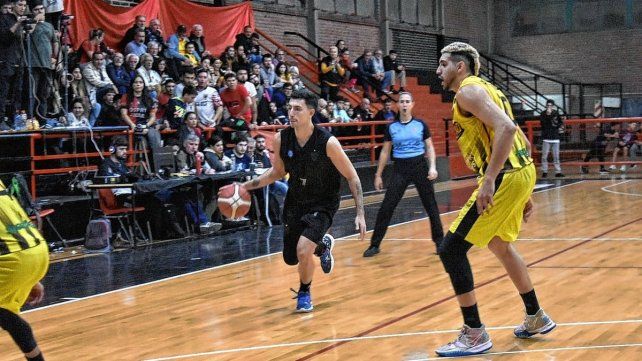 Colón buscará acceder a los cuartos de final y para ello tendrá que ganarle a Libertad en el Roque Otrino.