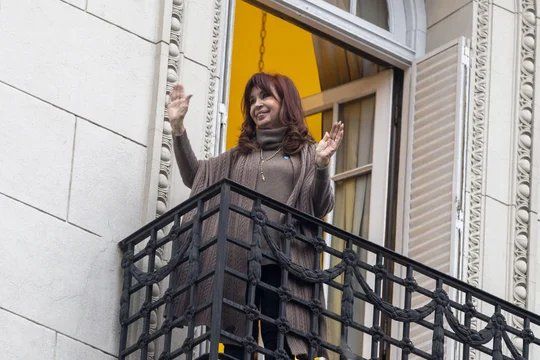 Causa Vialidad: Cristina Kirchner y el resto de los acusados deben depositar más de $684.000 millones antes de fin de mes Causa Vialidad: Cristina Kirchner y el resto de los acusados deben depositar más de $684.000 millones antes de fin de mes