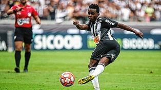 El ecuatoriano Juan Cazares podría ser refuerzo de Peñarol, rival de Colón en la Copa Libertadores.