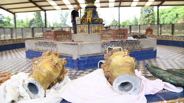 Los artesanos rosarinos buscan devolver su esplendor a la Fuente de los Españoles.&nbsp;