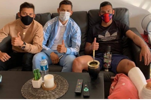 Los hermanos Romero fueron a visitar a Andrés Herrera luego de que uno de ellos lesionara al defensor de San Lorenzo.