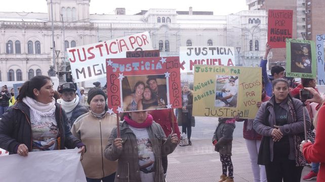 Piden Justicia para las víctimas del triple crimen de Bajada Grande