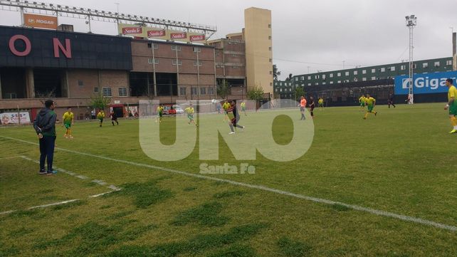 Colón no puede arrancar en Reserva