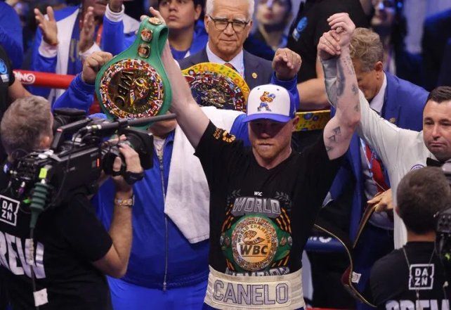 Canelo Álvarez derrotó a Scull y se coronó campeón indiscutido de los supermedianos