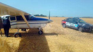 El encargado de un campo de la zona rural de Curupaytí encontró una avioneta el jueves alrededor de las 15