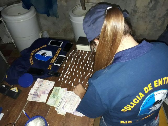 Detuvieron a tres personas por venta de drogas en Diamante