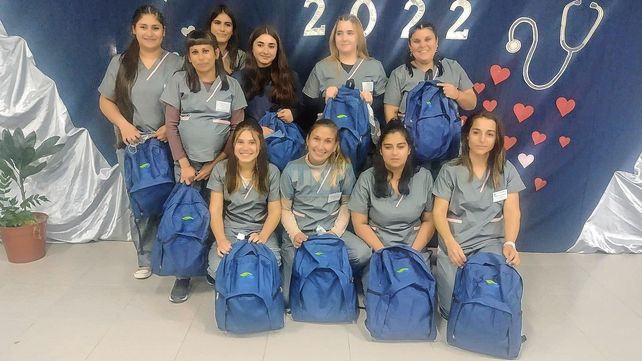 Alumnas de enfermería de Villa Paranacito recibieron Mochilas Técnicas. Las mochilas que recibieron las alumnas contienen estetoscopio