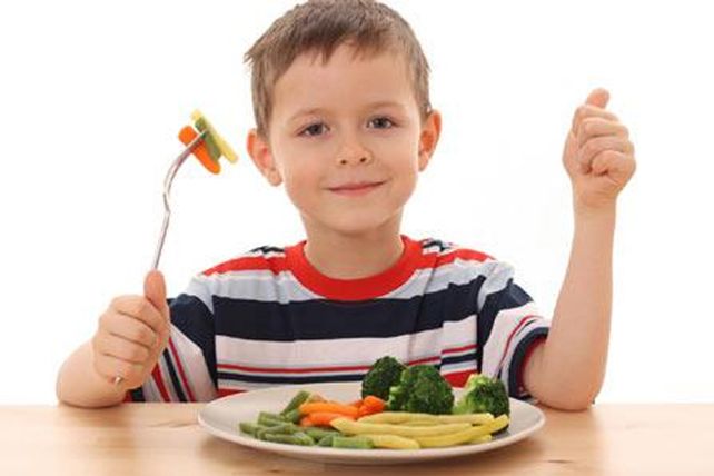 Sonreír al comer frutas y verduras incentiva a los chicos a elegirlas