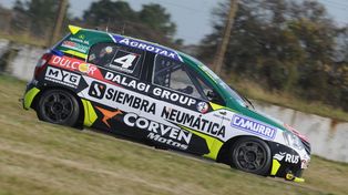 El Etios de Lucas Tedeschi anduvo bábaro. Pole, serie más rápida y primero para la final de hoy de la Clase 2 del TN en Concordia.