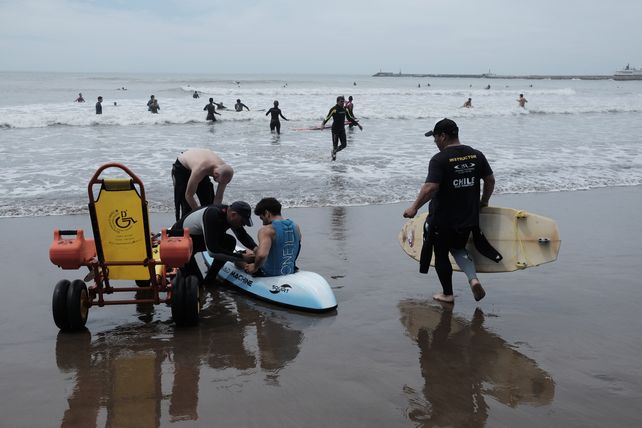 Las 18 fotos del primer Campeonato Sudamericano de surf adaptado