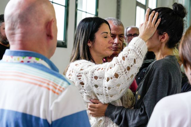 Leda, es una religiosa de 44 años, madre de 5 hijos y abuela que además de sus oraciones 