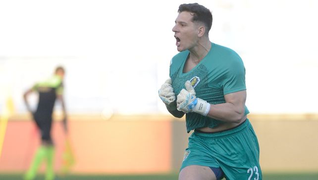 Gaspar Servio jugó oficialmente 38 partidos defendiendo el arco auriazul entre Liga Profesional