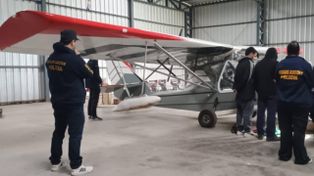 Detienen a un piloto sospechado de liderar una banda que traficaba droga entre Alvear y San Nicolás