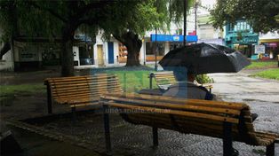 Continúa el alerta meteorológico y llueve en forma intermitente