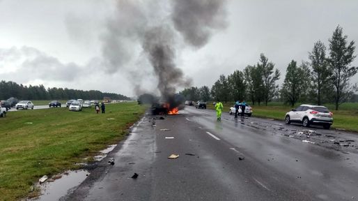 Tres muertos y cinco heridos en un violento accidente en la autopista Rosario-Buenos Aires