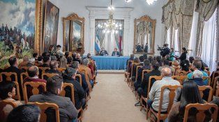 Frigerio entregó fondos y equipos para fortalecer la seguridad en 44 municipios y comunas