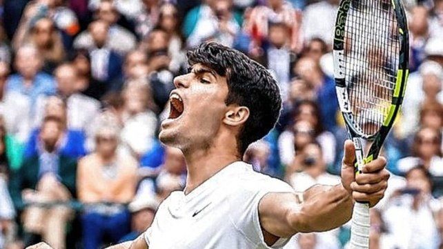 Carlos Alcaraz cerró un gran certamen al vencer a Novak Djokovic para quedarse con el Abierto de Wimbledon. Carlos Alcaraz cerró un gran certamen al vencer a Novak Djokovic para quedarse con el Abierto de Wimbledon.