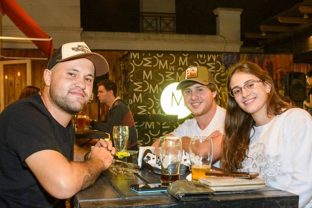 Agustín Vives, Juan Manuel Agostinelli y Micaela Vives