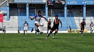Unión goleó 4-0 a Atlético de Rafaela en el segundo de los partidos que se disputaron en el Monumental.
