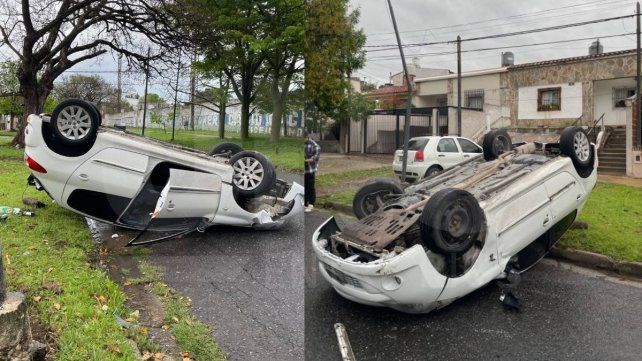 Chocó contra una columna de alumbrado y volcó en Paraná: dio positivo en alcoholemia
