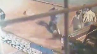 Se negó a pagar al cuidacoches y le dieron una trompada que le fracturó la mandíbula