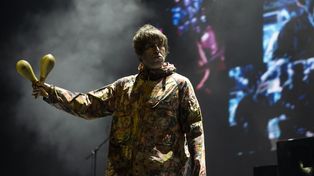 El ex cantante de Oasis Liam Gallagher le rindió tributo a Diego Maradona este jueves en su show en Buenos Aires.&nbsp;