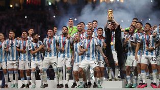 Qatar 2022. Los jugadores de la selección argentina posan con la Copa del Mundo.&nbsp;