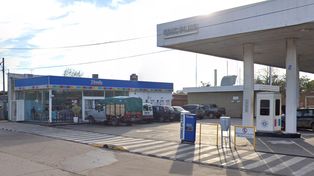 La estación de servicios de Cervantes al 100 bis, en Villa Gobernador Gálvez, la tercera baleada en apenas 24 horas.&nbsp;