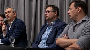 El intendente Pablo Javkin y los secretario de Gobierno, Sebastián Chale, y de Control, Diego Herrera., durante la conferencia de prensa de este jueves.&nbsp;