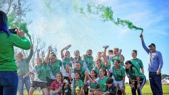 Aldea San Rafael de festejo en la Liga de Los Pueblos.