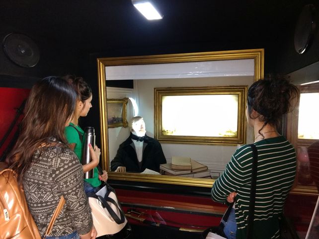 Granaderos instalaron museo móvil en plaza 1° de Mayo para revalorizar la historia