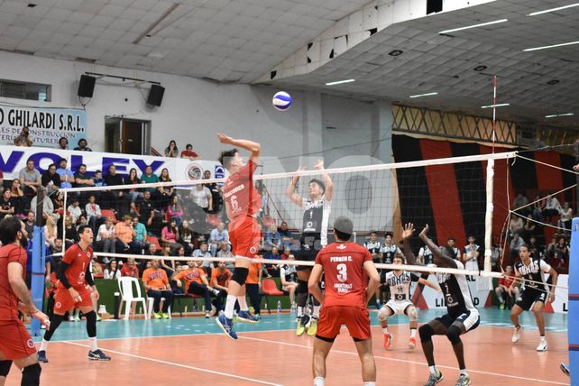 Libertad Burgi Vóley cayó en el debut