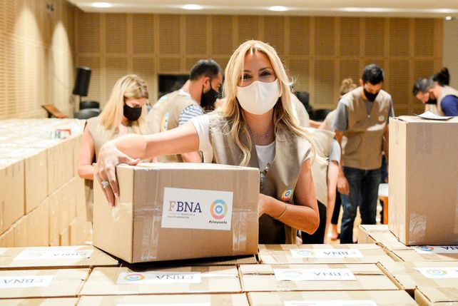 La primera dama Fabiola Yañez encabezó la actividad solidaria en la previa de la Navidad.&nbsp;