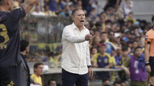 Ariel Holan está obligado a meter mano en el equipo de Central que recibirá a Talleres.