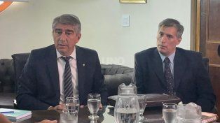 El ministro de Gobierno, Fabián Bastía junto a su par de Economía, Pablo Olivares&nbsp;