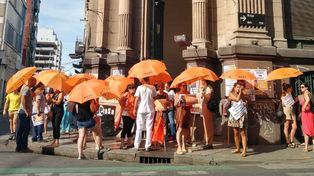 Movida naranja. Los profesionales de la Salud nucleados en Siprus durante una protestas.